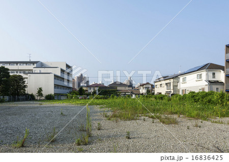 住宅街の更地 16836425