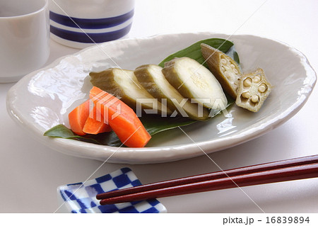 漬物と日本酒 16839894