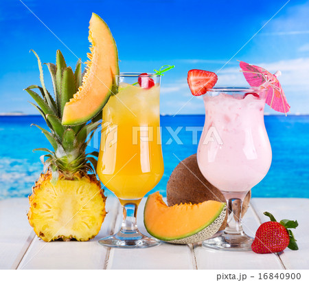 tropical cocktails with fresh fruits 16840900