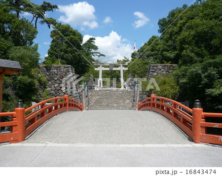 山梨県甲府市の武田神社の神橋 山梨県甲府市の武田神社の神橋 16843474