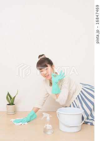 女性 掃除 女性 掃除 16847469