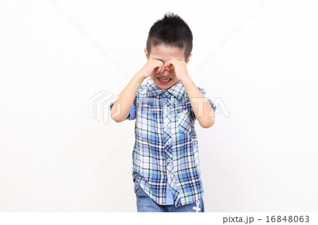 泣く男の子 16848063
