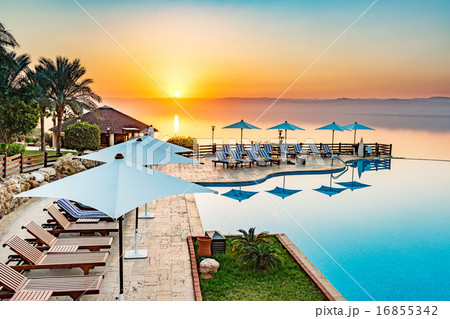 死海のサンセット(ヨルダン、死海東岸) 16855342