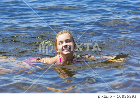 Bathing girl 16856593