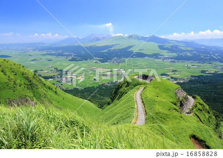 阿蘇の天空の道 16858828