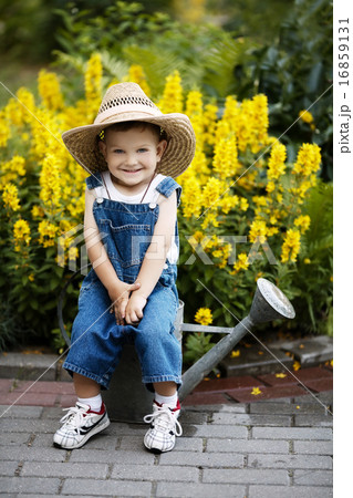 little boy with watering can in summer park 16859131