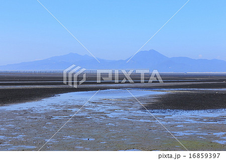宇土の海岸から島原を望む 16859397
