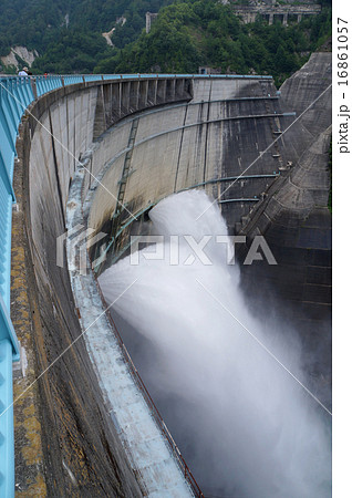 黒部ダム 16861057