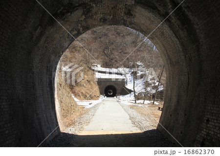 アプトの道・トンネル内 16862370