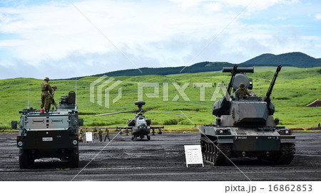 NBC偵察車 ＆ スカイシューター （ 87式自走高射機関砲 ） 2015年 富士総合火力演習 16862853