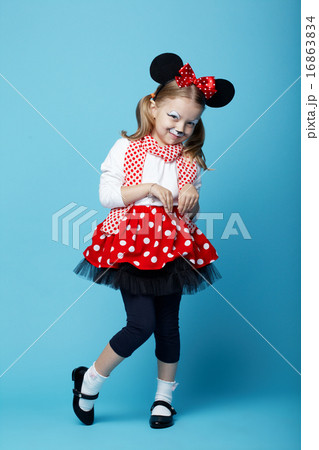 little girl with mouse mask 16863834