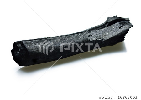 白背景の備長炭 16865003