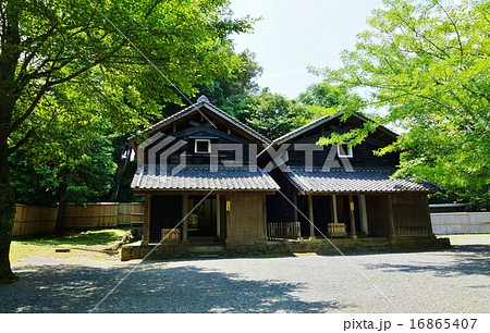 静岡県観光スポット・韮山江川邸の南米蔵（左）北米蔵（右）・横位置 16865407