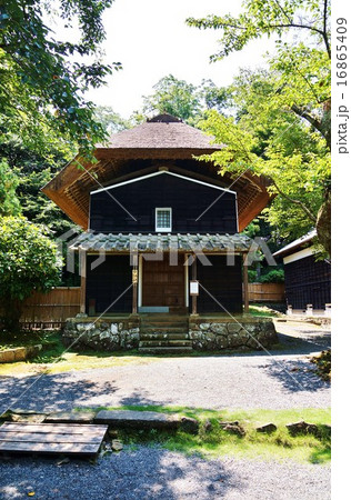 静岡県観光スポット・屋根が将棋の駒の形をしているため駒蔵とも呼ばれる江川邸の西蔵(肥料蔵)・縦位置 静岡県観光スポット・屋根が将棋の駒の形をしているため駒蔵とも呼ばれる江川邸の西蔵(肥料蔵)・縦位置 16865409