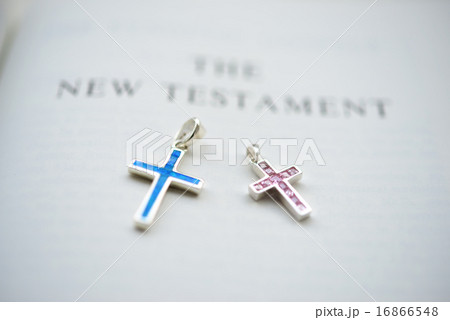 Bible and the Cruxific in focus 16866548