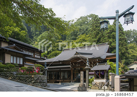 高尾山ケーブルカー清滝駅前の不動院 高尾山ケーブルカー清滝駅前の不動院 16868457