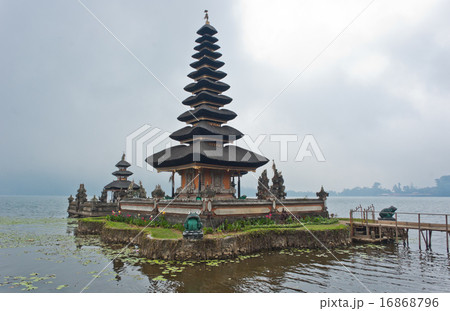 Ulun Danu Bratan temple in Bali, Indonesia Ulun Danu Bratan temple in Bali, Indonesia 16868796