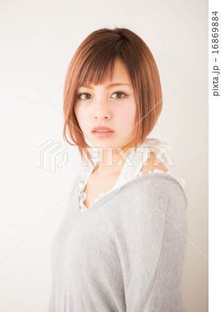 10代のかわいい女性の写真素材