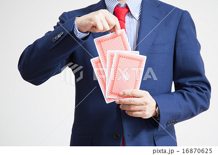 トランプのカードを持つビジネスマンの写真素材