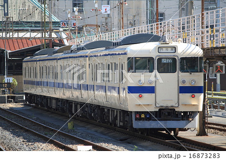 小倉総合車両センター門司港車両派出に留置中の415系電車 小倉総合車両センター門司港車両派出に留置中の415系電車 16873283
