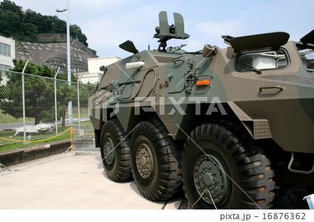 戦後初めて実用化された装輪装甲車の展示 16876362