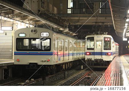 羽生駅に停車中の秩父鉄道1000系電車と東武850系電車 16877156