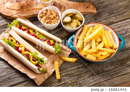 Hot dogs 16881443