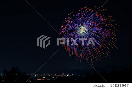 加古川花火大会 (兵庫県加古川市) 青と赤 加古川花火大会 (兵庫県加古川市) 青と赤 16881947