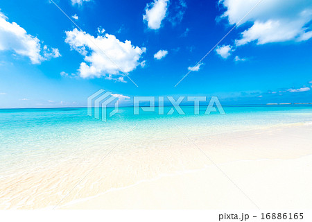 美しい海と白いビーチ、沖縄 16886165
