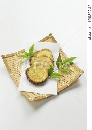 サツマイモの天ぷら 16886282