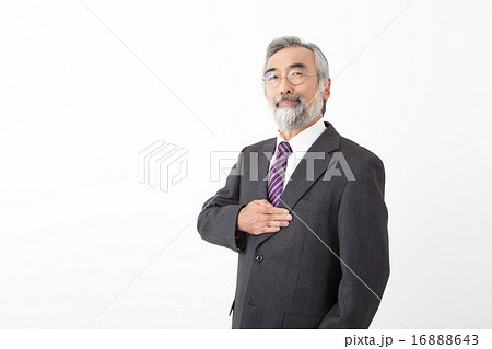 信頼感のあるシニアのビジネスマンイメージ 16888643