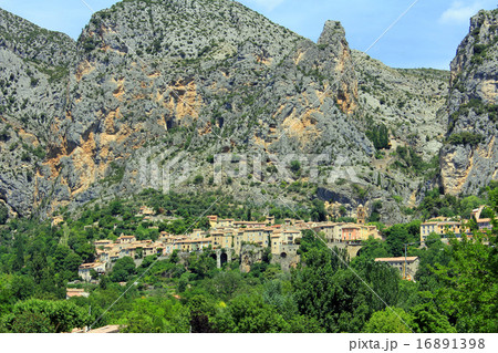 ムスティエ・サント・マリー　アルプ・ドゥ・オート・プロヴァンス　フランス 16891398