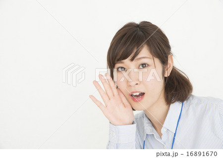 声をかけるビジネスウーマン 16891670