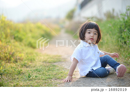 白いシャツでお散歩 16892019