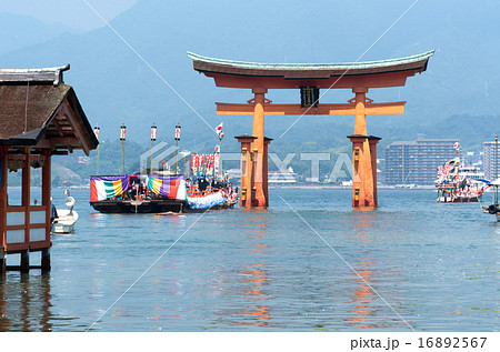 ８月に行われる宮島の管弦祭 16892567