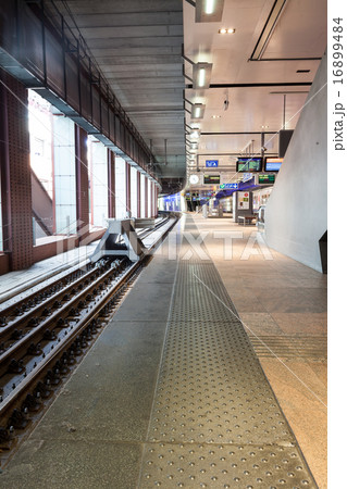 end train station 16899484