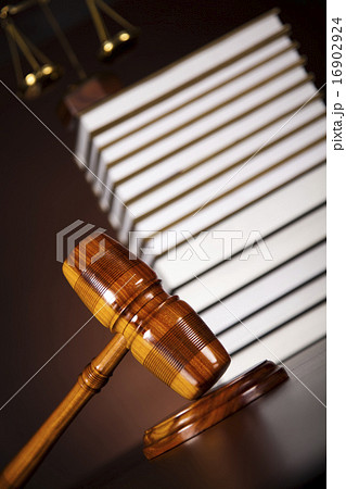 Judge gavel, ambient light vivid theme Judge gavel, ambient light vivid theme 16902924