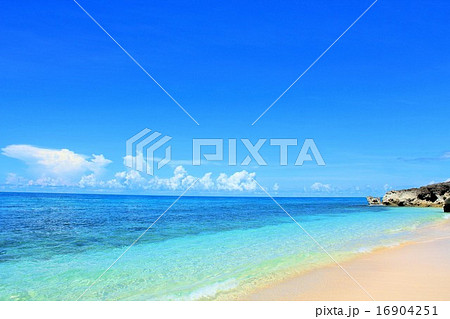 美しい沖縄の青い海 美しい沖縄の青い海 16904251