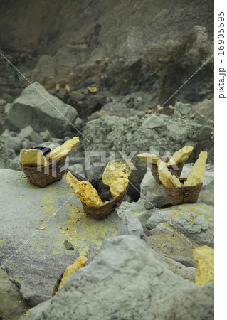 Basket sulfur, volcano in Indonesia 16905595