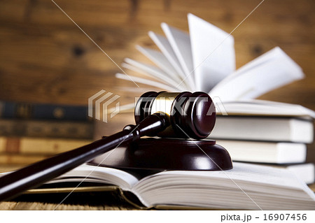 Gavel on books, ambient light vivid theme 16907456