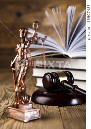 Gavel on books, ambient light vivid theme 16907488