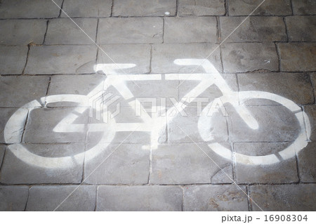Bike lane 16908304