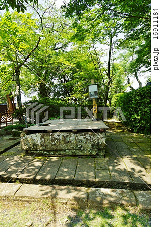 静岡県観光スポット・江川酒という銘酒にも関わりがあるのか江川邸内古井戸・縦位置 16911184