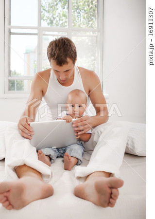 Young father and his nine months old son with digital tablet 16911307