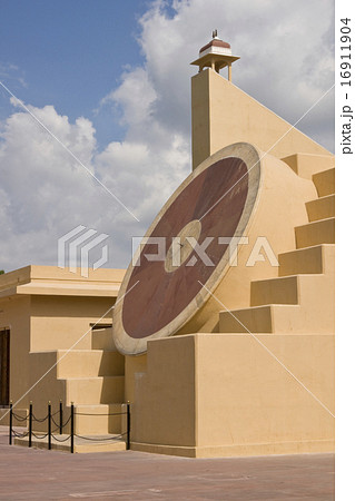 Giant Sundial 16911904