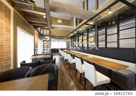 新築のレストラン店内 新築のレストラン店内 16915763