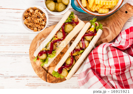 Hot dogs 16915921
