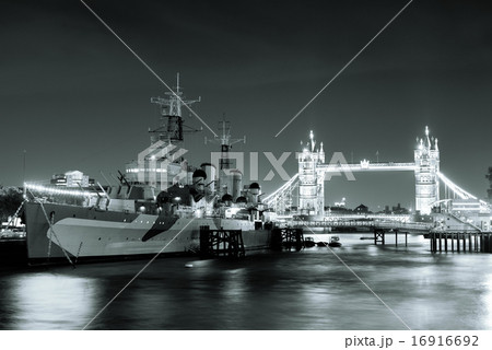 Thames River London 16916692