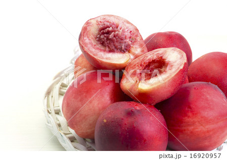 くだもの　夏が旬のネクタリン 16920957