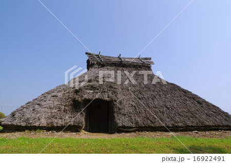 長野県塩尻市　国史跡　平出遺跡（縄文～弥生～古墳～平安時代の集落跡）古墳時代の竪穴住居再現 16922491